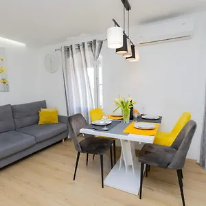 Modern Cozy Bonnie In Center Of Split. Apartment