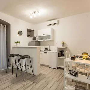 And Lina Apartment