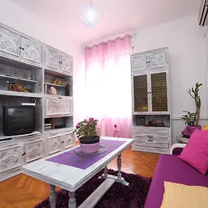 Liatris Apartment