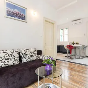 Appartement Old Town With Private Indoor Garage Parking, Split